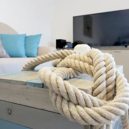 Apartment Schatzkiste Reetdachhaus Tarnewitz