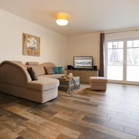 Schatzkiste Reetdachhaus Apartment Tarnewitz