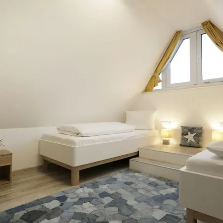 Holiday home Schatzkiste Reetdachhaus Tarnewitz