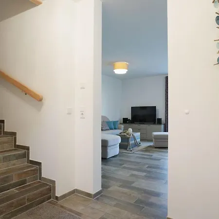 Holiday home Schatzkiste Reetdachhaus