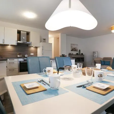 Schatzkiste Reetdachhaus Vakantiehuis *